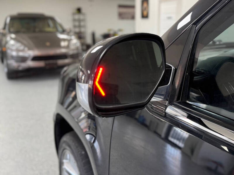 2013 Cadillac Escalade Platinum Edition