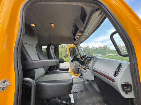 2019 Freightliner M2 106