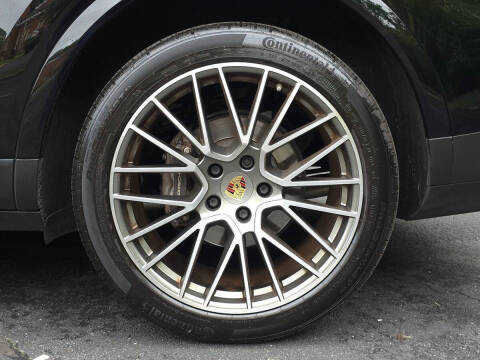 2023 Porsche Cayenne Platinum Edition