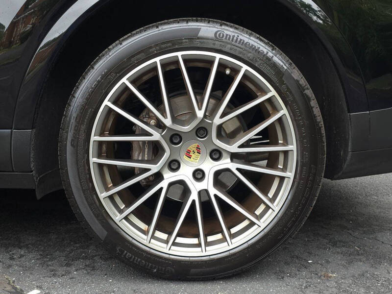 2023 Porsche Cayenne Platinum Edition