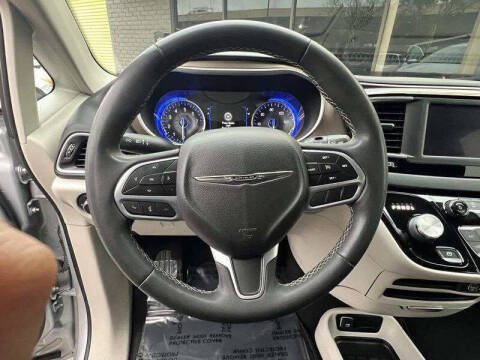 2022 Chrysler Voyager LX