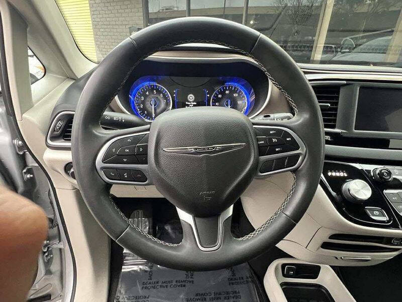 2022 Chrysler Voyager LX