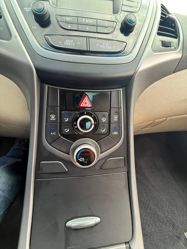 2014 Hyundai Elantra SE