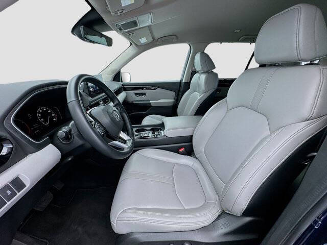 2023 Honda Pilot EX-L w/Rear Captain's Chairs