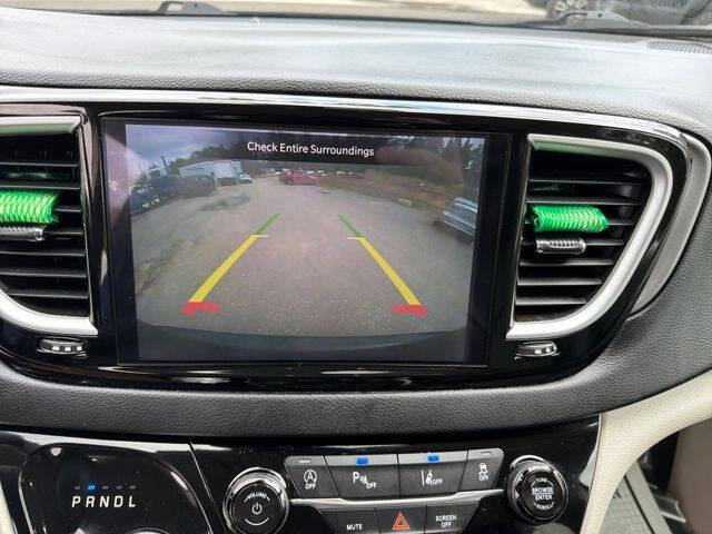 2022 Chrysler Pacifica Touring L