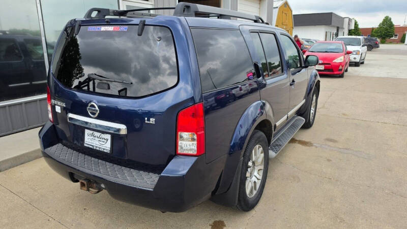 2012 Nissan Pathfinder LE