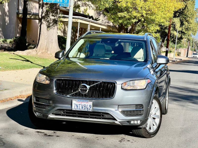 2016 Volvo XC90 T6 Momentum