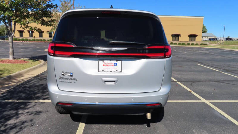 2024 Chrysler Pacifica Touring L