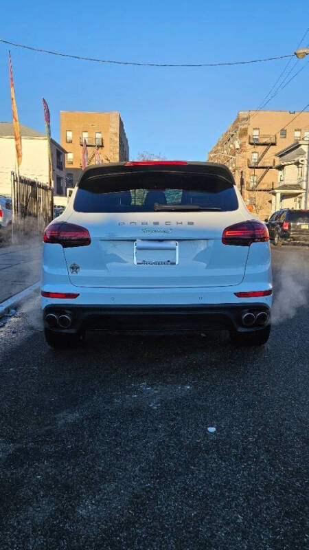 2017 Porsche Cayenne S E-Hybrid Platinum Edition