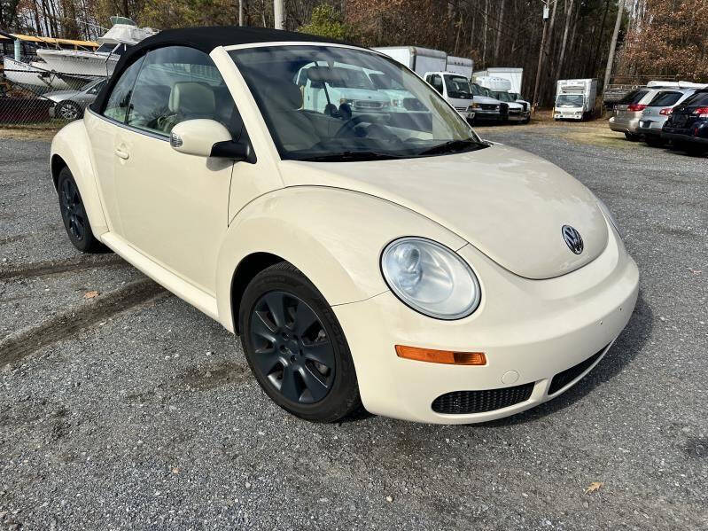 2008 Volkswagen New Beetle S photo 17