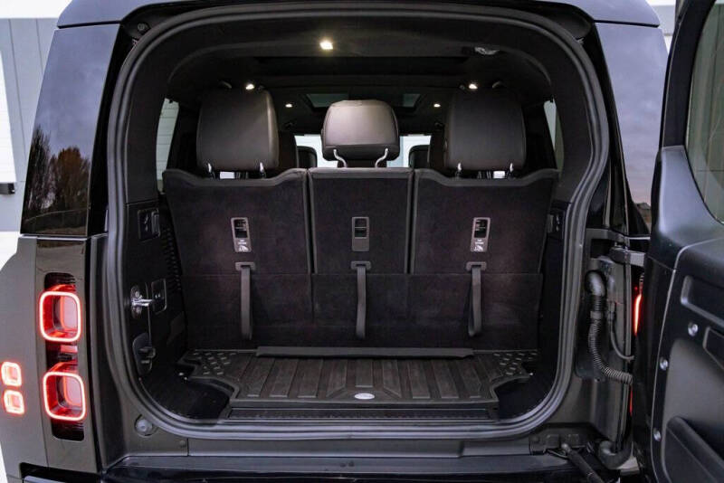 2024 Land Rover Defender 130 V8 P500