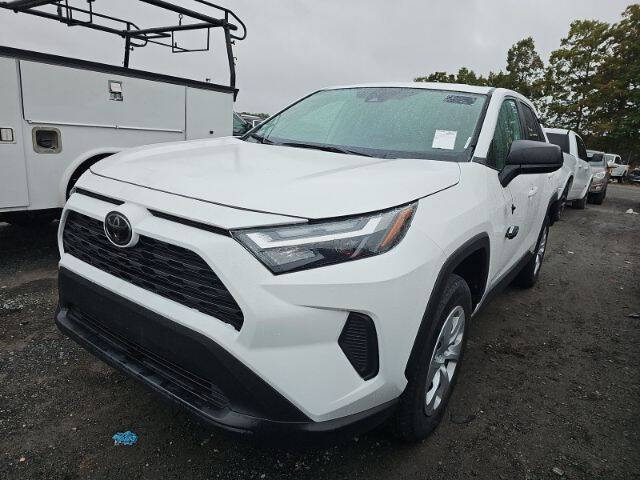 2024 Toyota RAV4 LE's photo