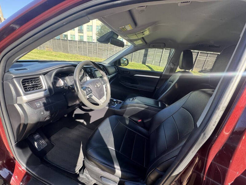 2019 Toyota Highlander LE