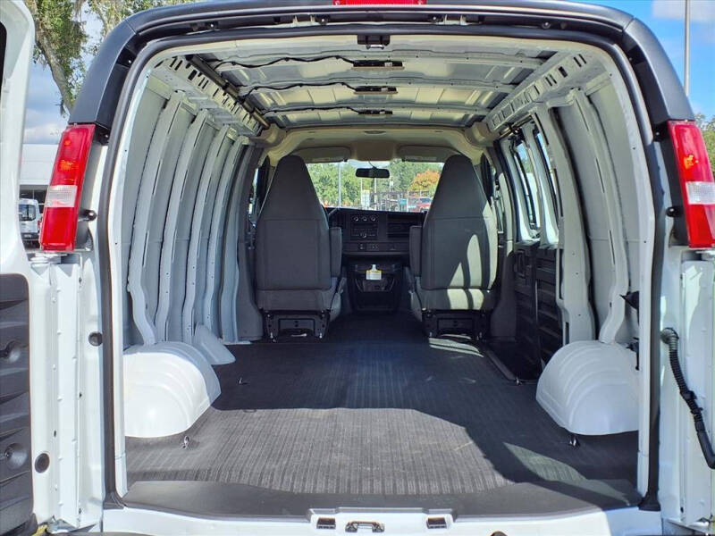 2025 Chevrolet Express 2500