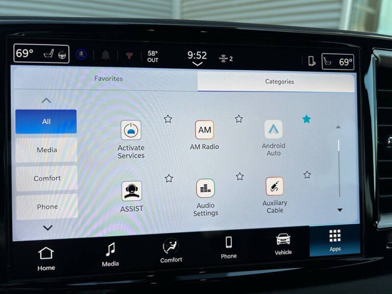 2025 Chrysler Voyager LX