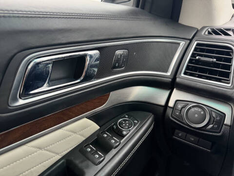2017 Ford Explorer Platinum