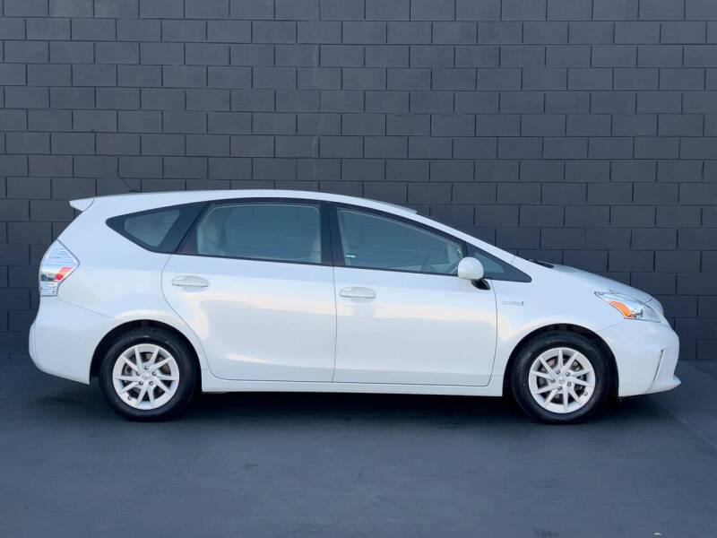 2014 Toyota Prius v Three