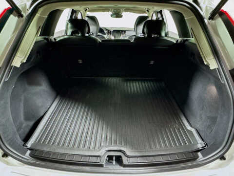 2024 Volvo XC60 B5 Core Dark Theme