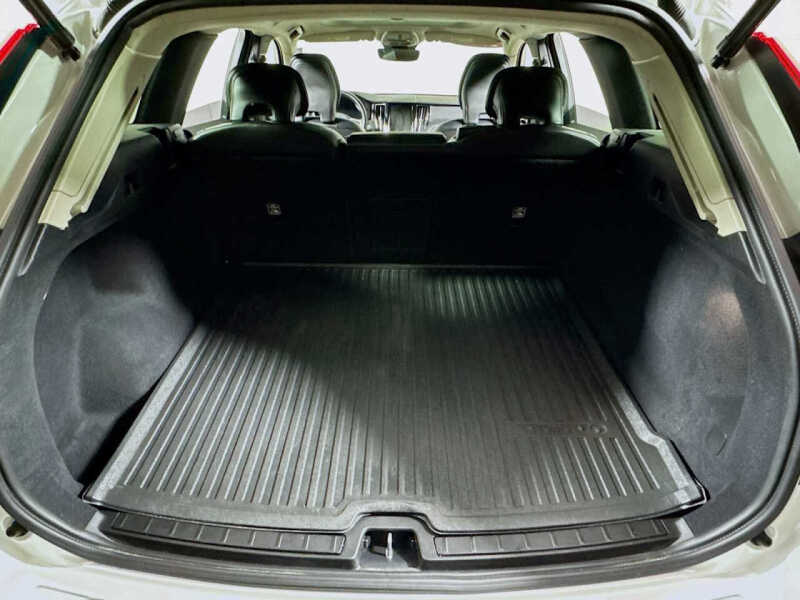 2024 Volvo XC60 B5 Core Dark Theme