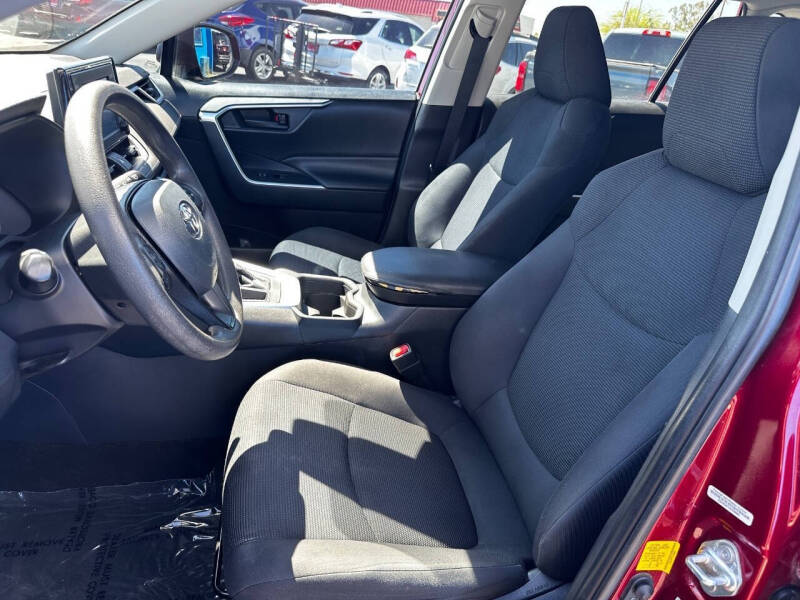 2019 Toyota RAV4 LE