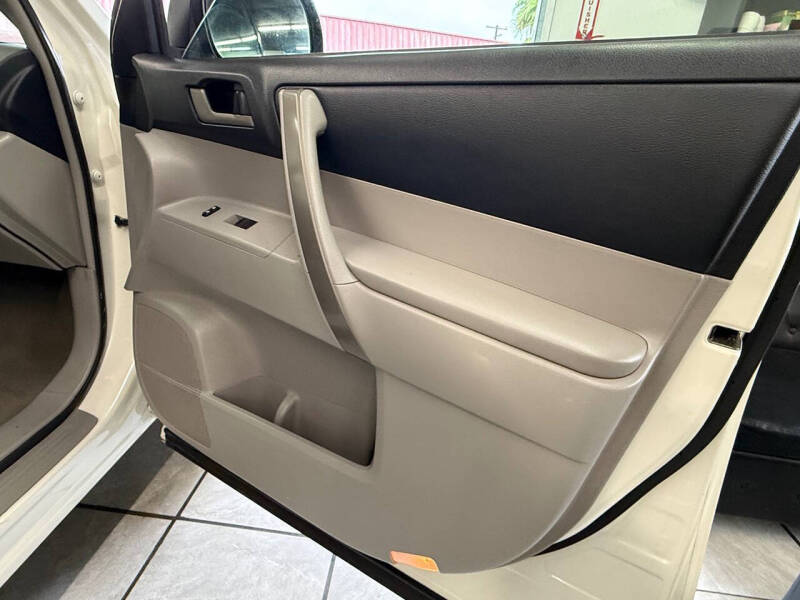 2010 Toyota Highlander SE