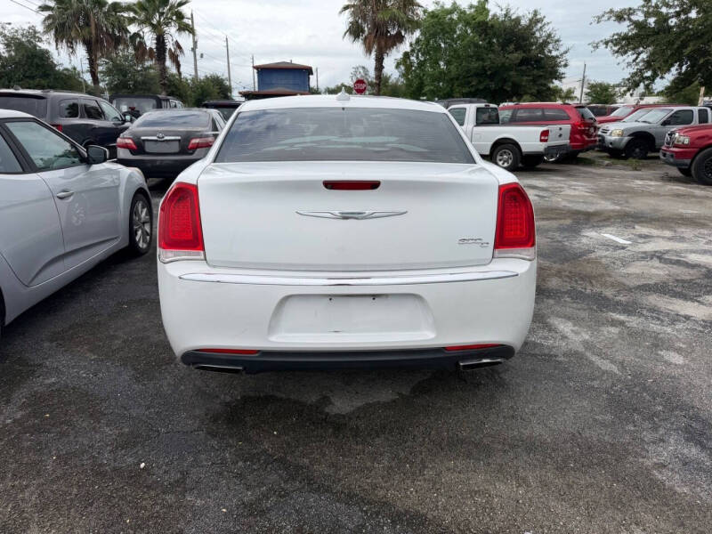 2016 Chrysler 300 C