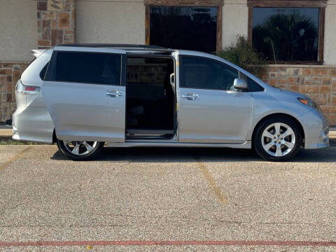 2013 Toyota Sienna SE 8-Passenger