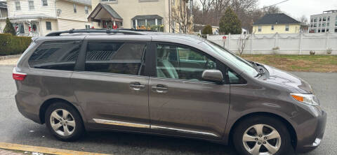 2017 Toyota Sienna LE 8-Passenger