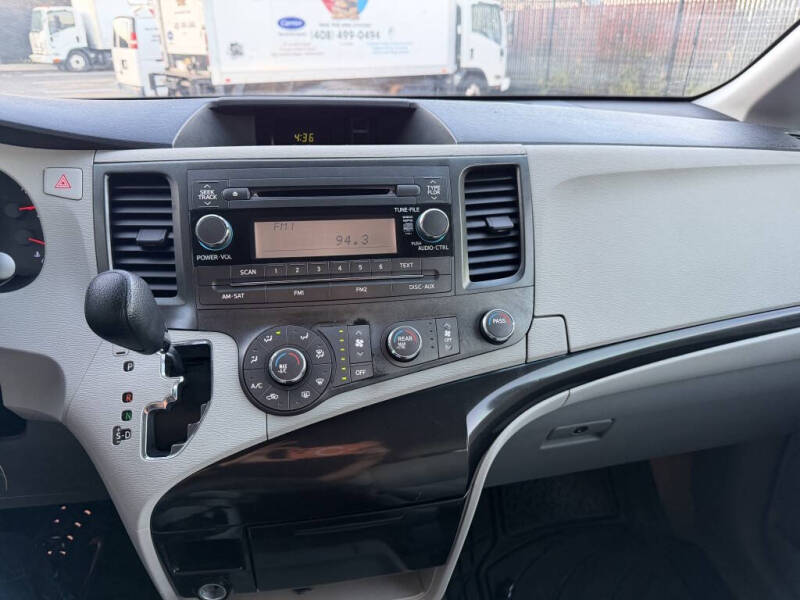 2012 Toyota Sienna Base 7-Passenger