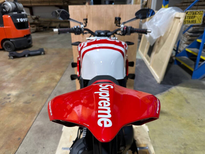 2025 Ducati Streetfighter V4 Supreme