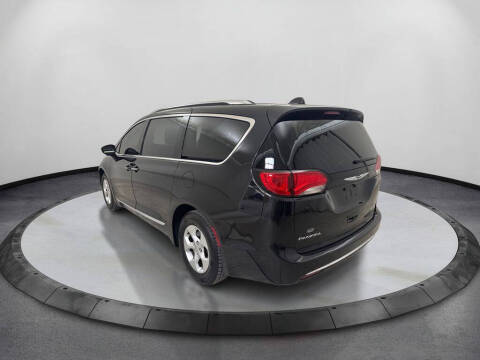 2017 Chrysler Pacifica Touring-L Plus