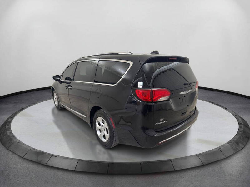 2017 Chrysler Pacifica Touring-L Plus