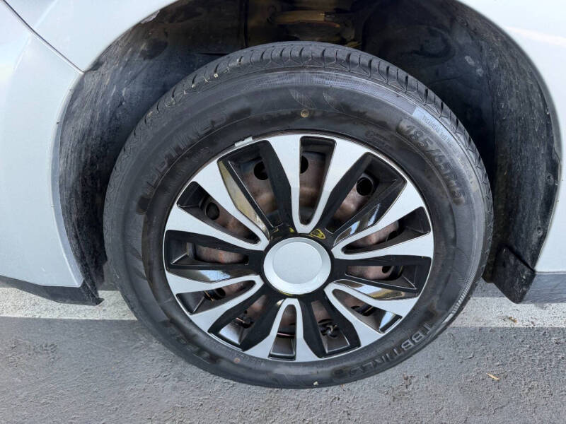 2012 Nissan Versa 1.8 S