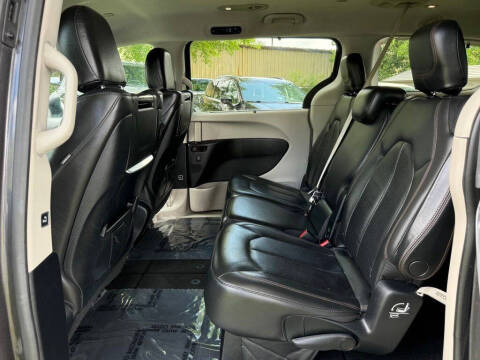 2017 Chrysler Pacifica Touring-L Plus
