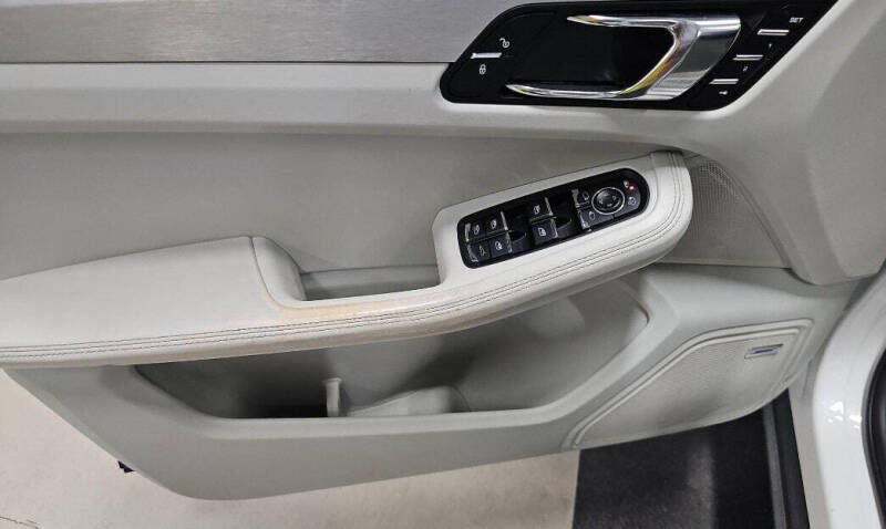 2016 Porsche Macan S