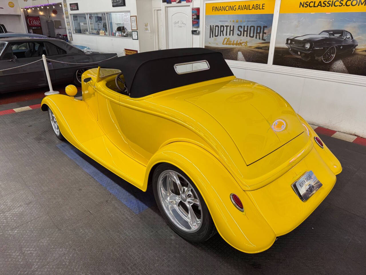 1933 Ford Roadster 3