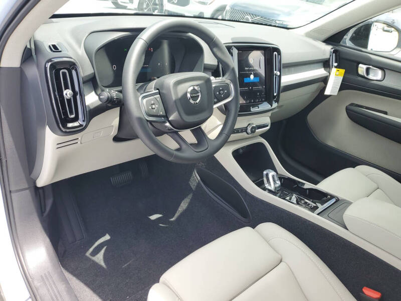 2026 Volvo XC40 B5 Plus