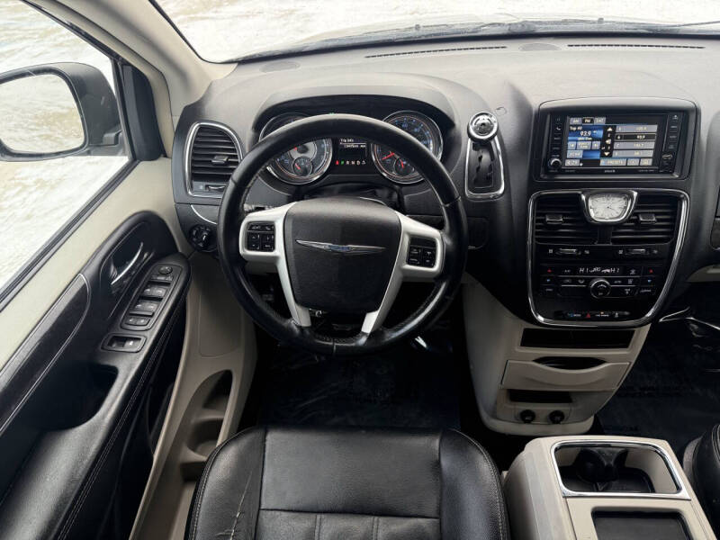 2016 Chrysler Town and Country Touring