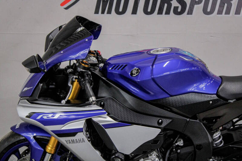 2016 Yamaha YZF-R1
