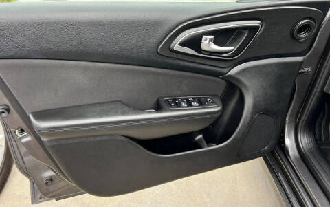 2016 Chrysler 200