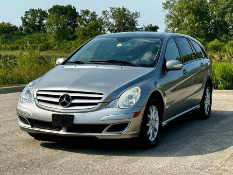 2006 Mercedes-Benz R-Class for sale at Clutch Motors in Lake Bluff IL