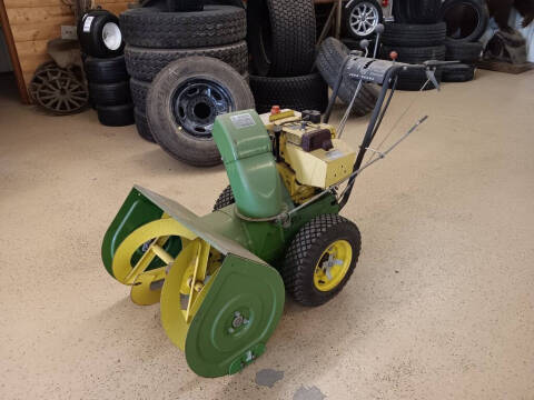 John Deere 826 Gas Snowblower