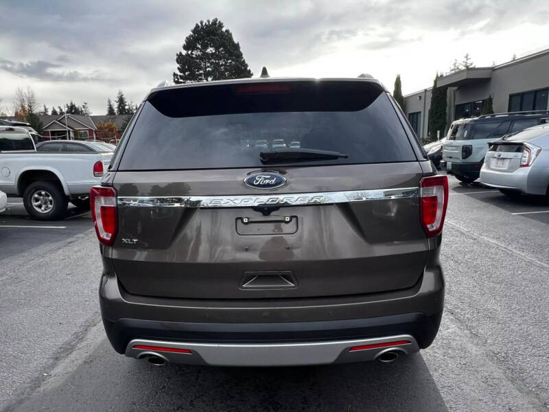 2016 Ford Explorer XLT photo 8