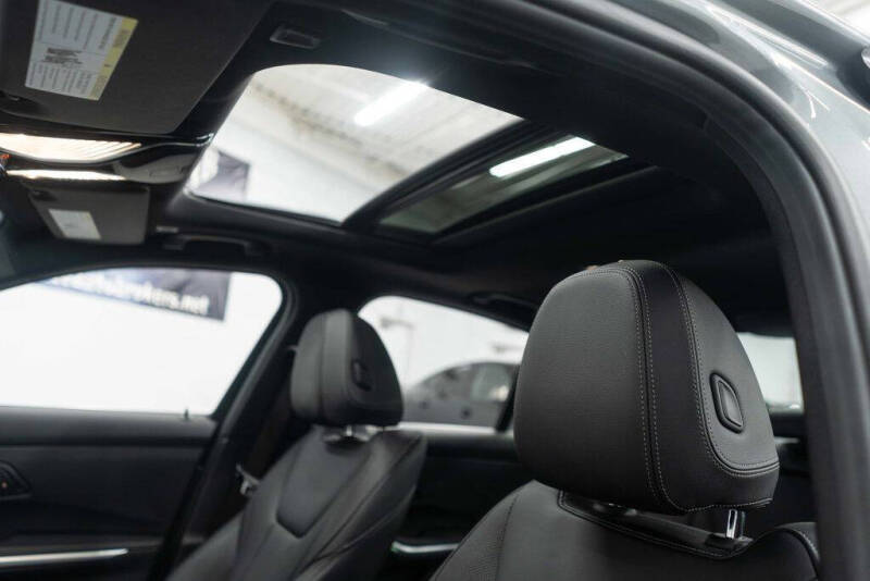 2025 BMW 3 Series 330i xDrive