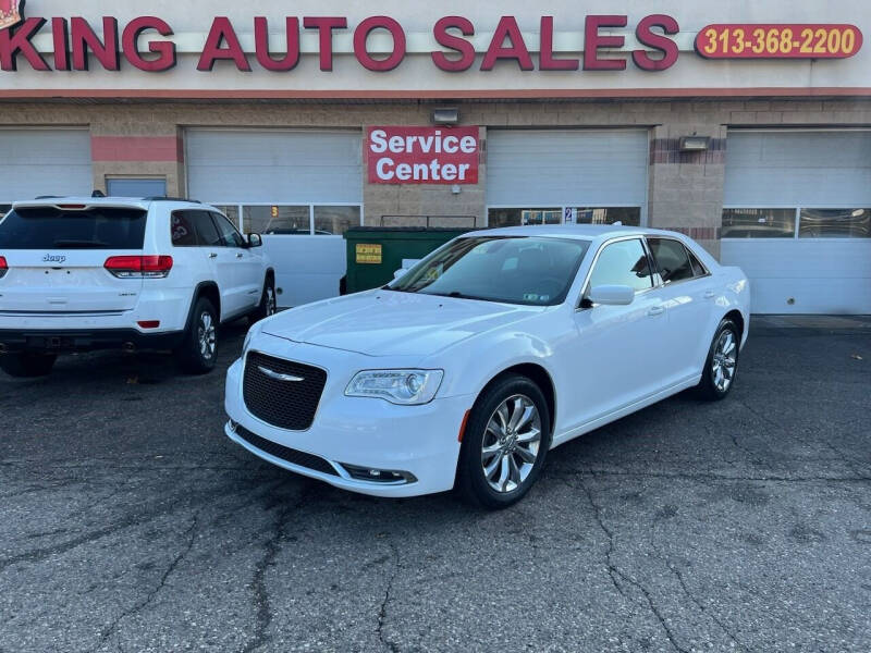 Used 2017 Chrysler 300 Limited with VIN 2C3CCARG0HH632194 for sale in Detroit, MI