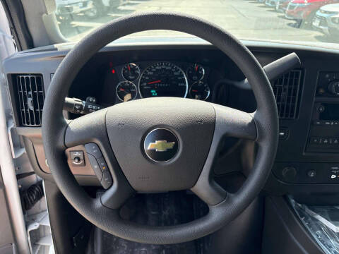 2025 Chevrolet Express 3500