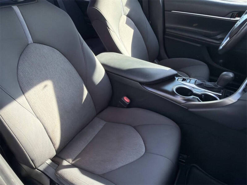 2021 Toyota Camry Hybrid LE