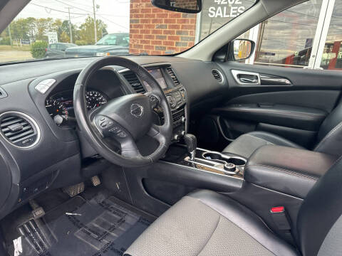 2020 Nissan Pathfinder SV