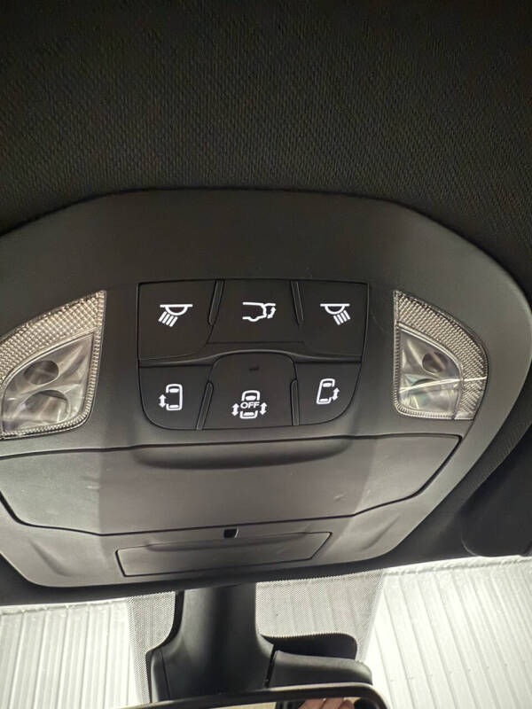2025 Chrysler Pacifica Select - Photo 10