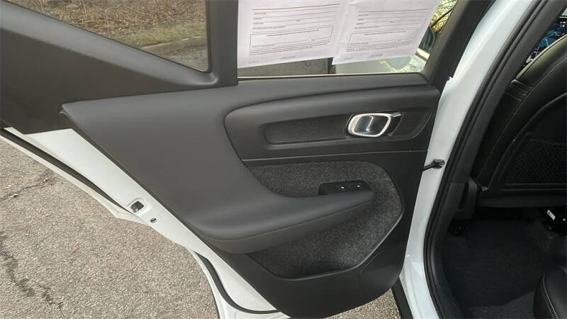 2025 Volvo XC40 B5 Core Bright Theme